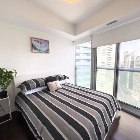 Luxury 2 Bedrooms With Lakeview Cn Tower Entertainment District Rogers Centre โตรอนโต ภายนอก รูปภาพ
