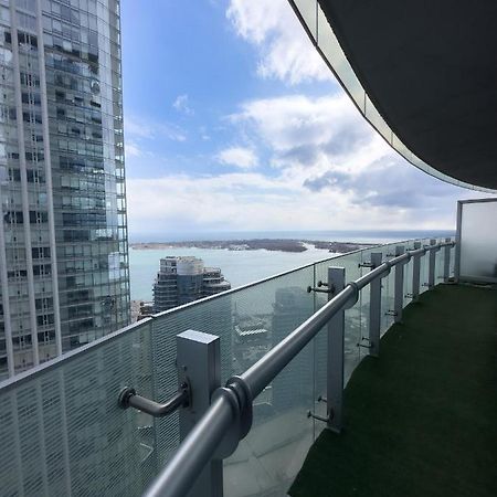 Luxury 2 Bedrooms With Lakeview Cn Tower Entertainment District Rogers Centre โตรอนโต ภายนอก รูปภาพ