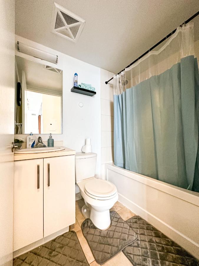 Luxury 2 Bedrooms With Lakeview Cn Tower Entertainment District Rogers Centre โตรอนโต ภายนอก รูปภาพ