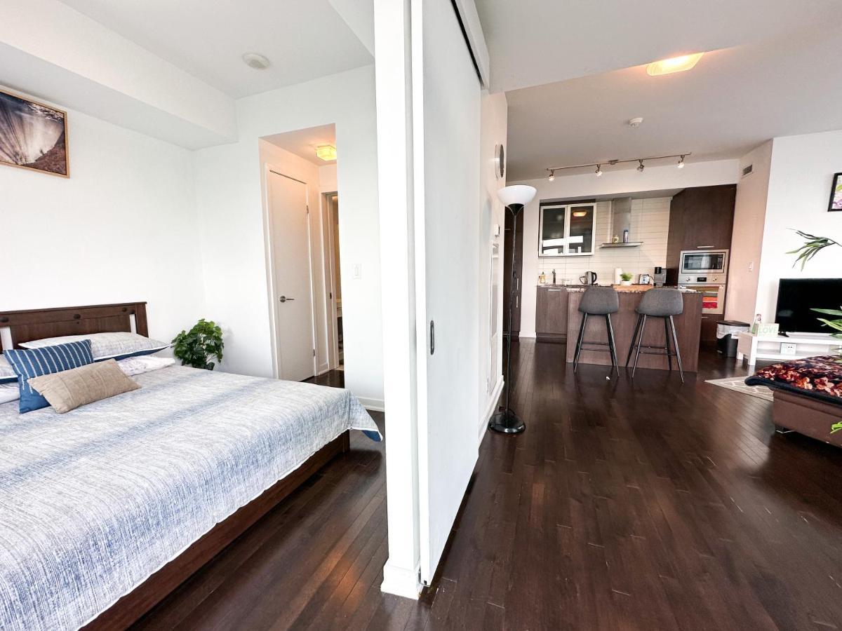 Luxury 2 Bedrooms With Lakeview Cn Tower Entertainment District Rogers Centre โตรอนโต ภายนอก รูปภาพ