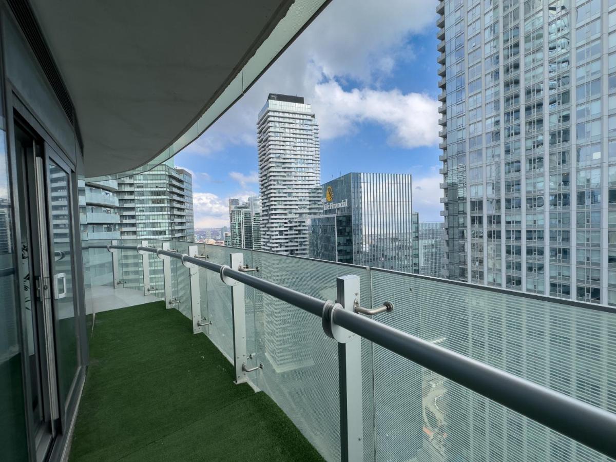Luxury 2 Bedrooms With Lakeview Cn Tower Entertainment District Rogers Centre โตรอนโต ภายนอก รูปภาพ