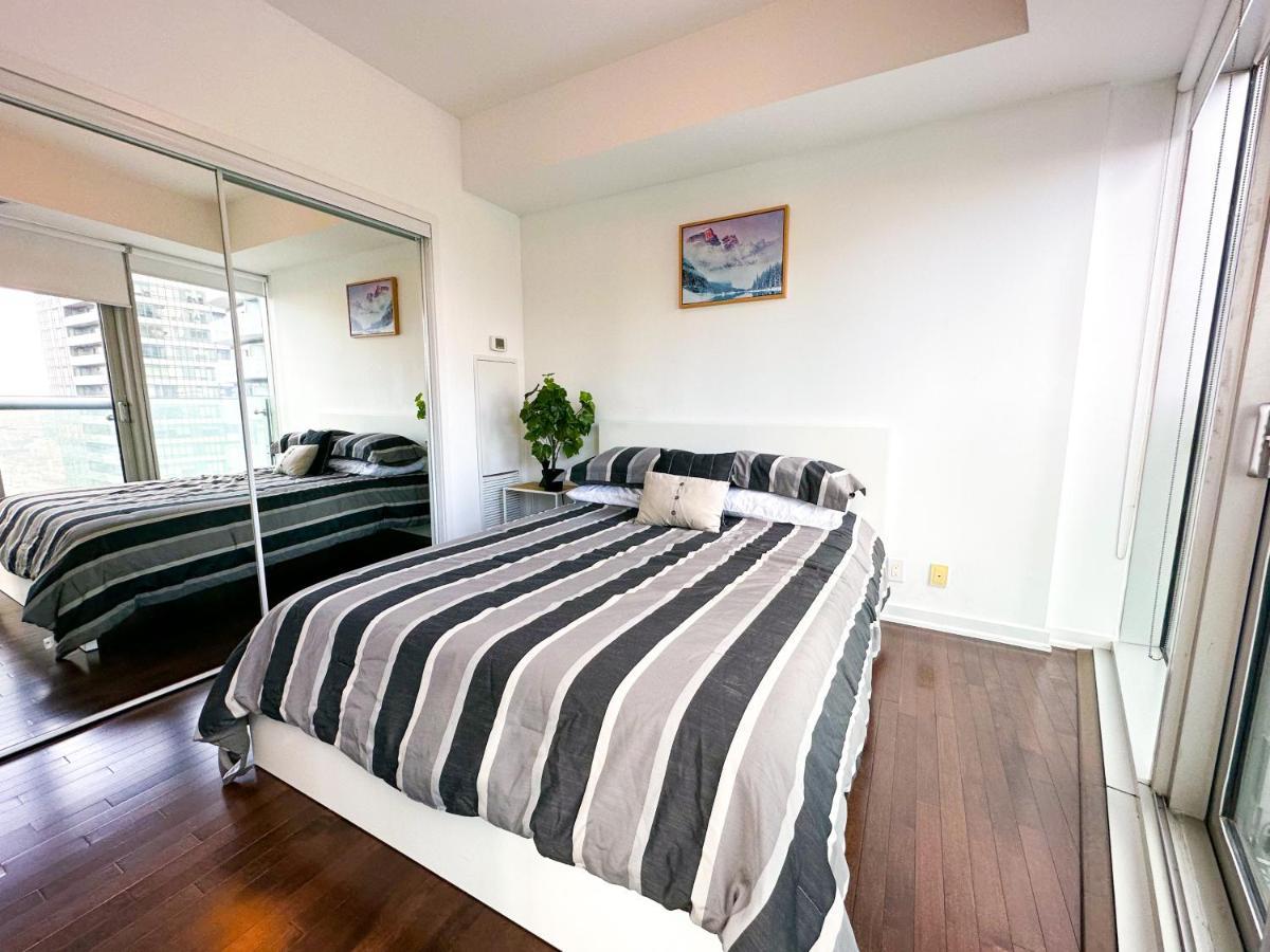 Luxury 2 Bedrooms With Lakeview Cn Tower Entertainment District Rogers Centre โตรอนโต ภายนอก รูปภาพ
